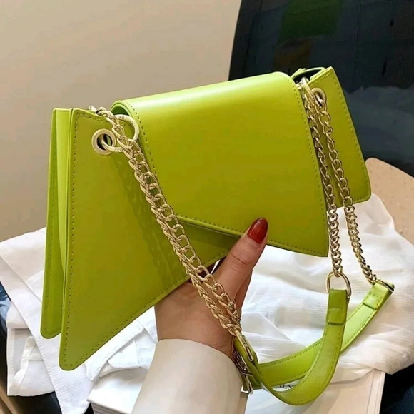 Fashionable Green Unique Shaped Chain Shoulder Bag - Picture 2 of 6